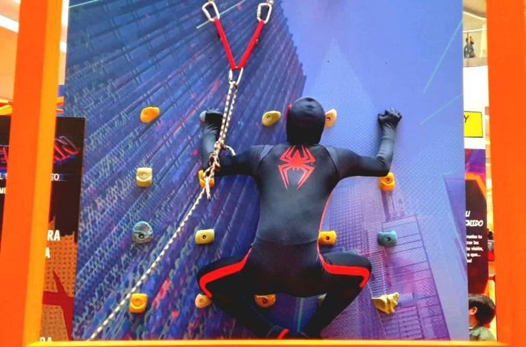 Sé Parte del Spider-Verso en Plaza Central