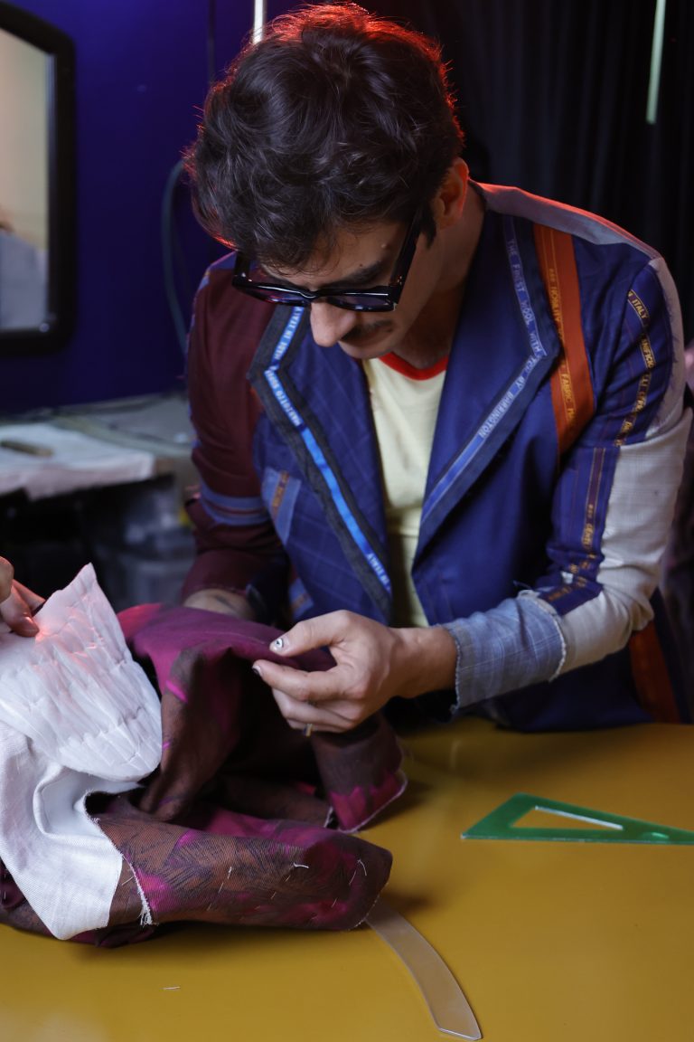 Una Colección Tejida con Hilos de Esperanza
