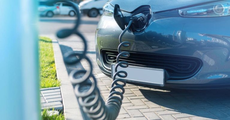 Empresa China Busca Acelerar el Futuro de los Carros Eléctricos en Colombia con Cargadores de Energía Fotovoltaica 