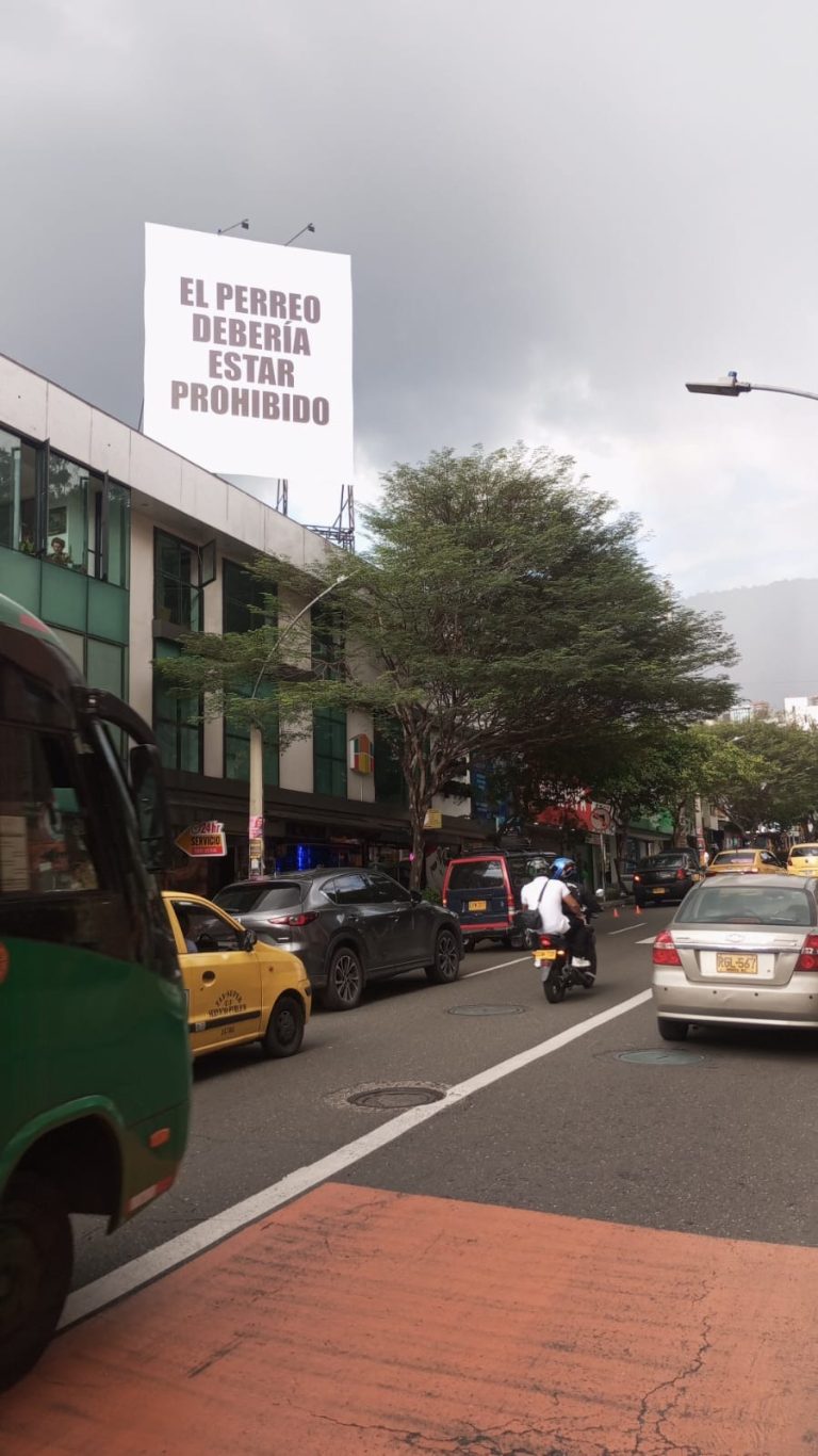 ¿De qué se Trata la Nueva Valla que Apareció en el Lleras en Medellín?