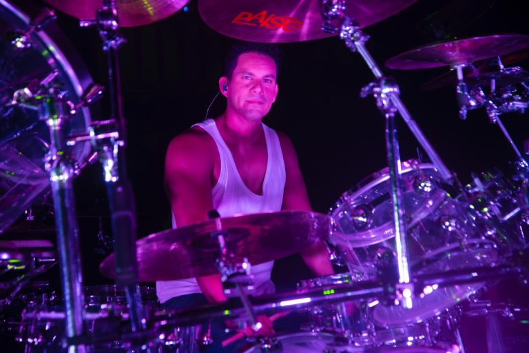 El Baterista Ecuatoriano Billy Cueva Lanza su Primer Video Solista “OK”
