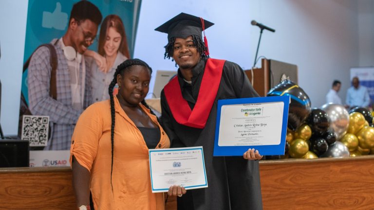 233 Jóvenes en Cali y Buenaventura se Graduaron del Programa “Jóvenes en las TIC: Empleo para el Empoderamiento”