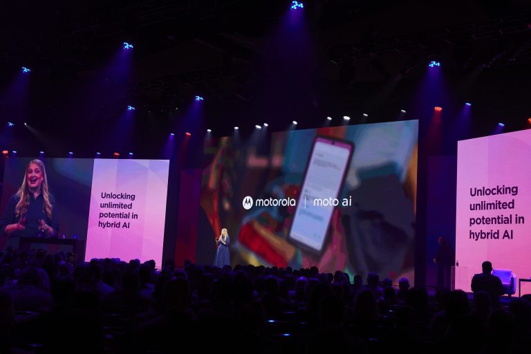 Motorola Muestra la Versatilidad de la Inteligencia Artificial del Mañana en Lenovo Tech World ’24: Todas las Novedades de Moto AI y Large Action Models
