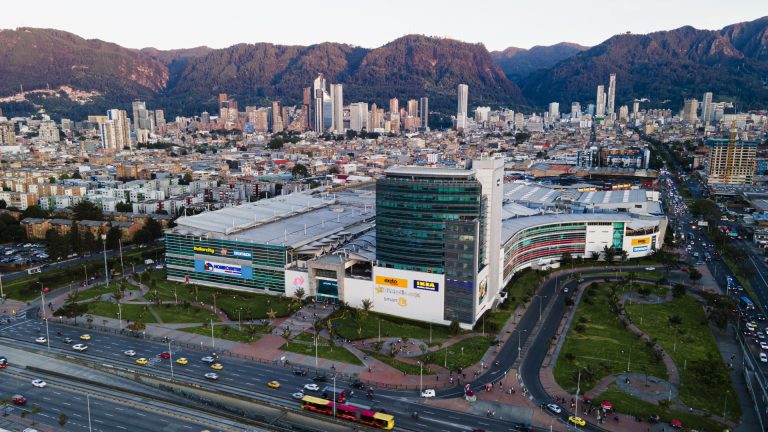 Mallplaza y Coordinadora Anuncian Alianza Para que Clientes Puedan Enviar y Recibir Paquetes en Centros Comerciales