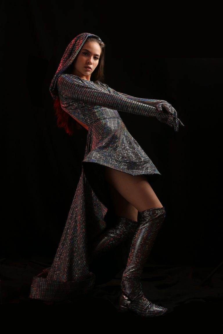 Alanna De La Rossa Debuta Como Cantante con ‘Mi Alma Reza’