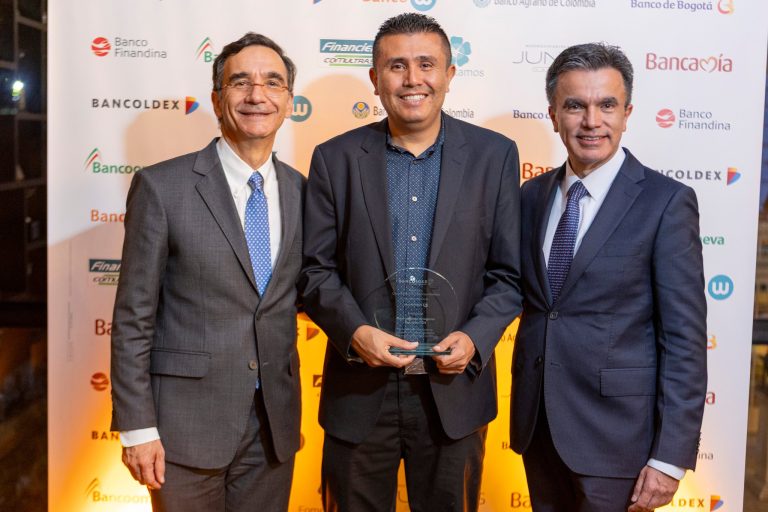 Banco de Bogotá Recibe Doble Reconocimiento por Bancóldex