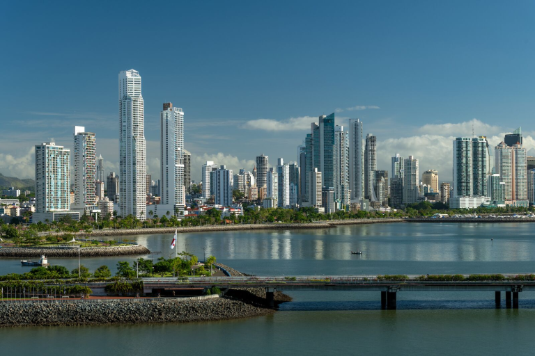 Panamá Presente en la FILBo 2025: Literatura, Historia y Diplomacia Cultural en la Capital Colombiana