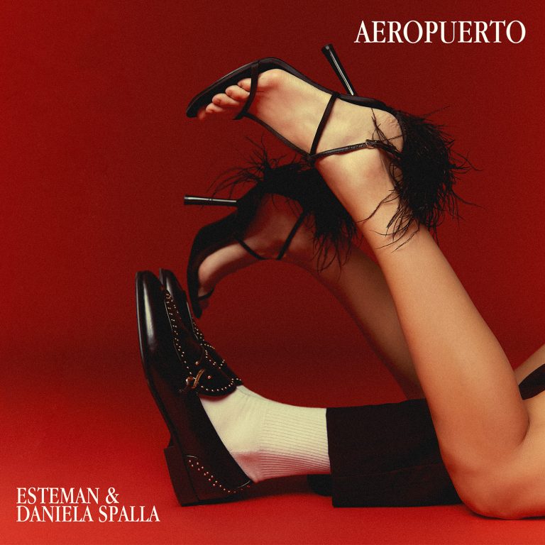 Esteman y Daniela Spalla Presentan “Aeropuerto”: Una Carta Para los Amores a Distancia