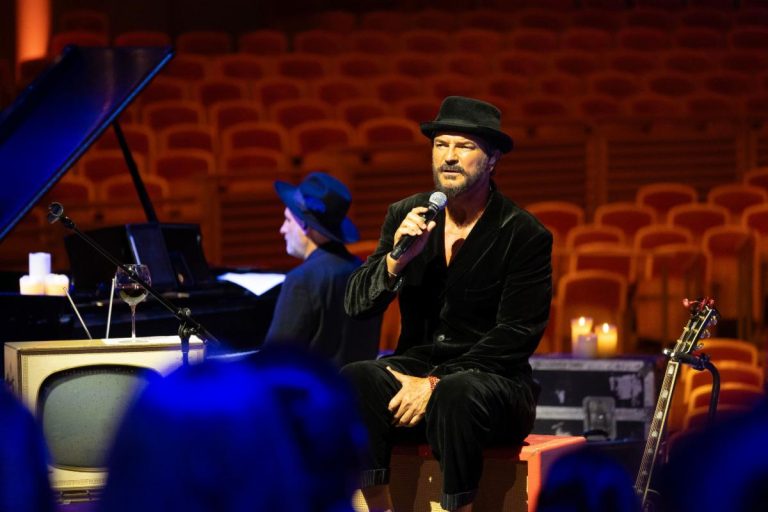 Ricardo Arjona Presenta una Serie de Videos de su Exitoso Álbum «Seco» Grabados en el Emblemático Teatro Adrienne Arsht Center de la Ciudad de Miami