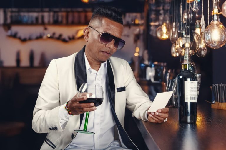 Nairo Cáceres «El Cacique De La Música Tropical» Presenta Me Bebí Tu Recuerdo