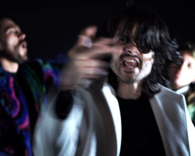 Una Noche en Bogotá y Los BATZ se Unen Para Presentar ‘Bengalas’