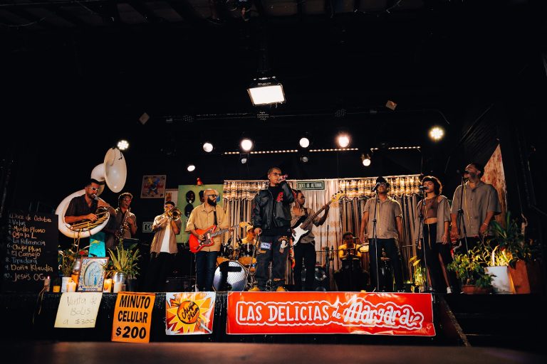 Con Banda en Vivo y Barbería Real, ElNiko Arias Lanza el Live Session de su Álbum El Barbero