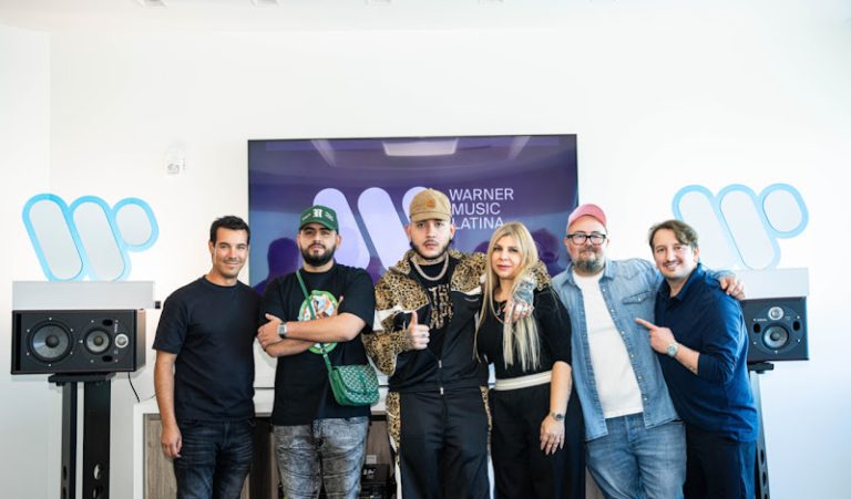 De las Calles al Escenario Global, Kris R se Une a la Potencia Warner Music Latina