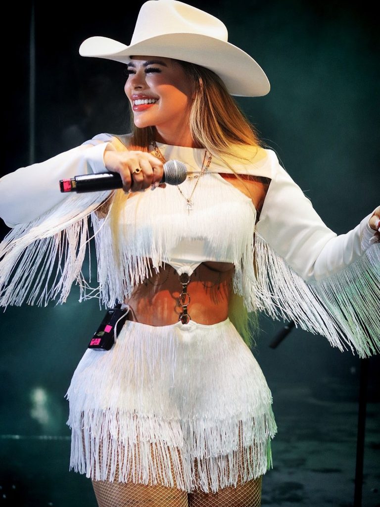 Angélica Sierra Presenta su Nueva Versión de «La Chacalosa» 