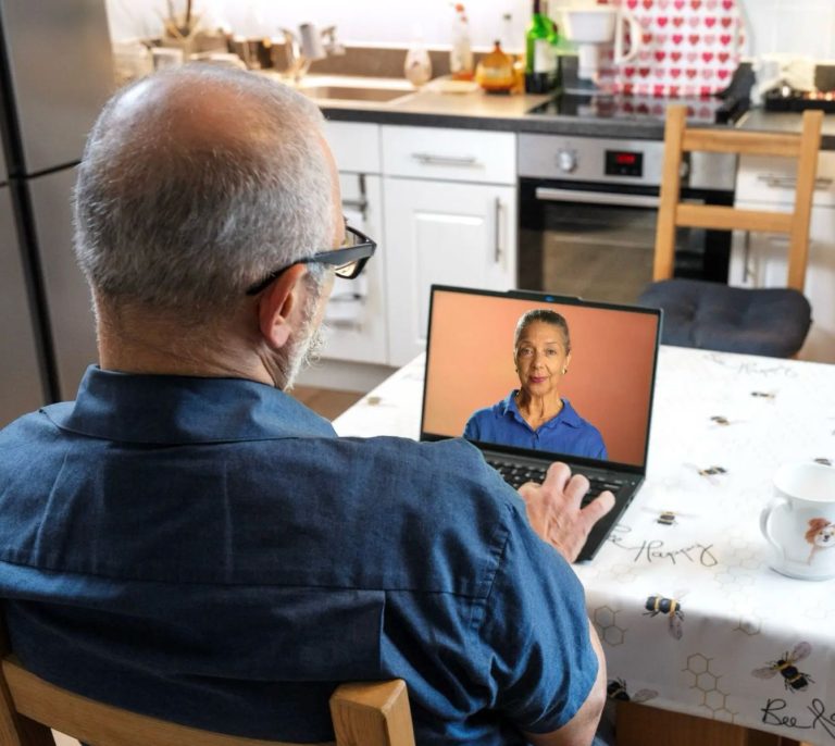 Lenovo Lleva la Inteligencia Artificial al Cuidado de Pacientes con Alzheimer y Demencia