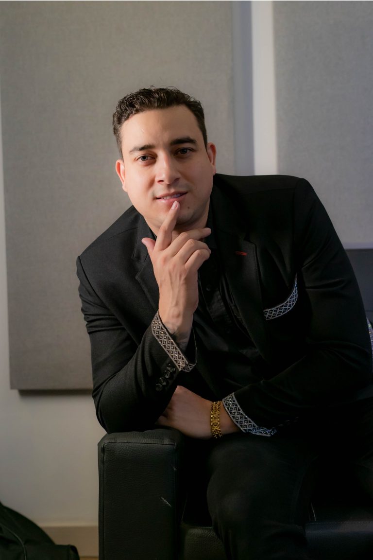 Kevin Darío Gómez Presenta “Hipocresía”, una Sátira Musical que le Canta sin Filtros a las Falsas Lealtades