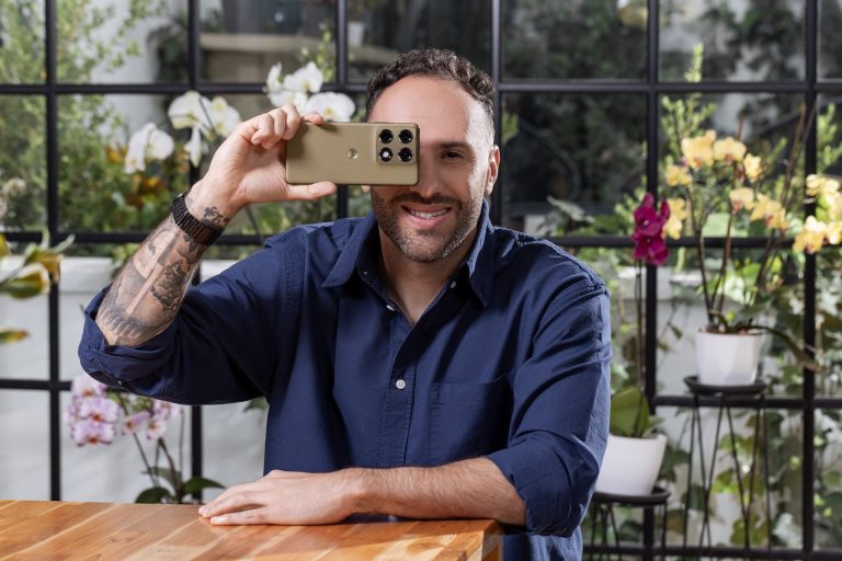 Motorola Refuerza su Compromiso con el Deporte Global y Presenta a David Ospina Como su Nuevo Embajador de Marca