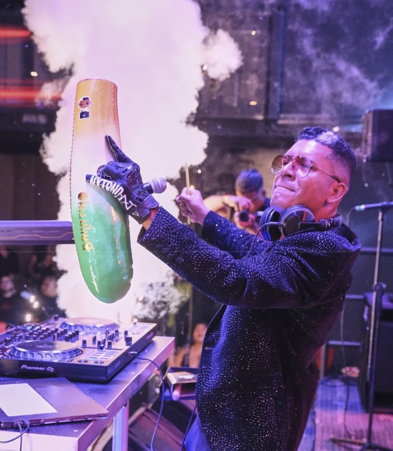 El Fenómeno DJ Holmes: de las Calles de Cali a la Escena Salsera de Miami