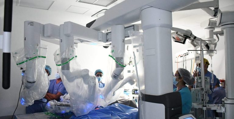 Hito en la Medicina Colombiana: La Revolución de la Precisión Supera las 200 Cirugías Robóticas en Tiempo Récord