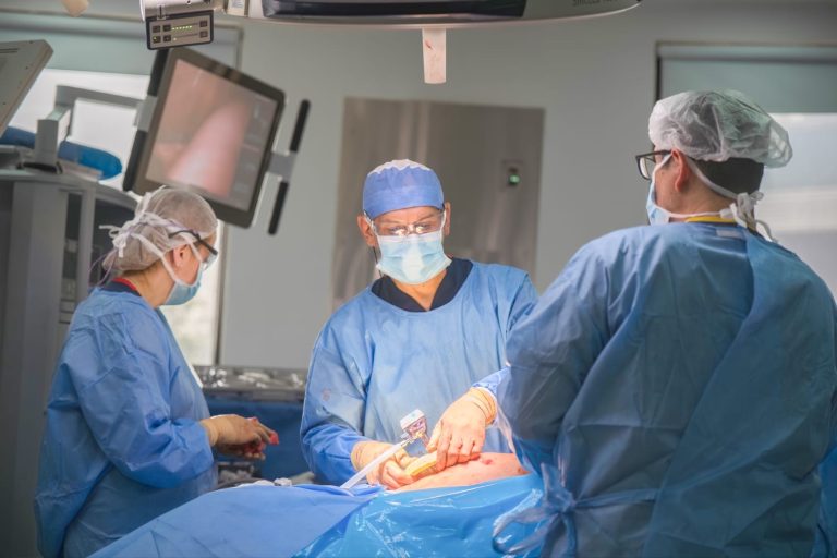 Clínica Shaio Realiza el Primer Trasplante de Riñón Asistido por Robot en Colombia